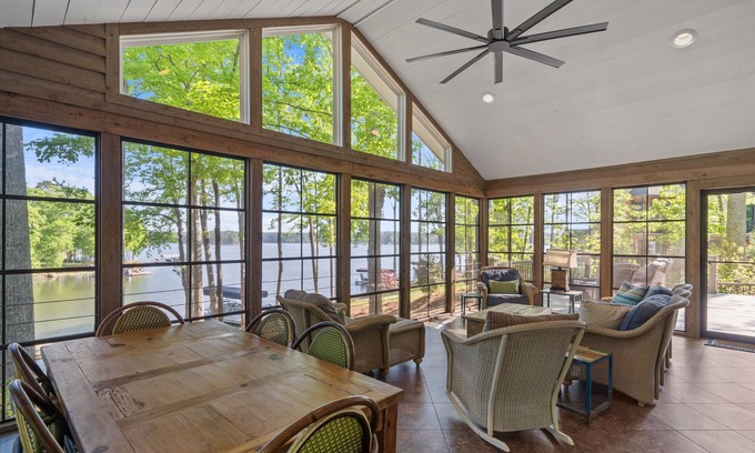 Lake Oconee House | Secluded Lake Oconee 4 Bed/4 BA lakefront home w/Private dock, 10 Min to Publix