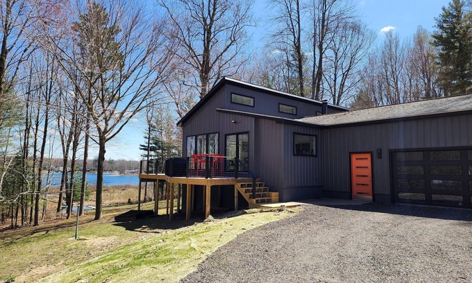 Walkerville Cabin | Secluded Lake View Hide Out