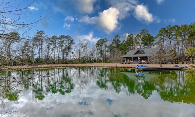 Willard House | Secluded Lodge 8acres Hot Tub, Pingpong pedalboat!