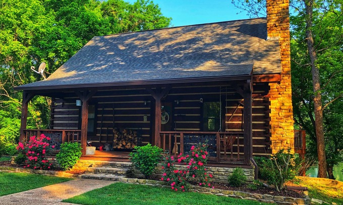 Boswell Cabin | Secluded, Luxury Retreat On The Banks Of The White River