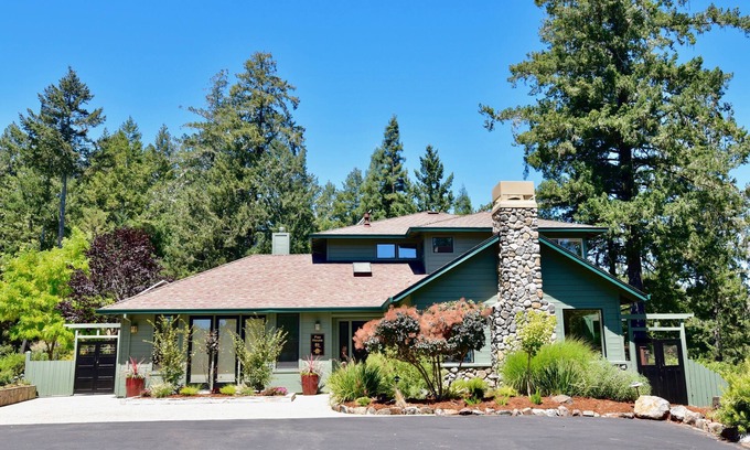 Freestone House | Secluded Luxury Wine Country Home in the hills of west Sonoma County. Sleeps 10.