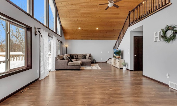 Farwell House | Secluded multi-family lakeside getaway Alexandria