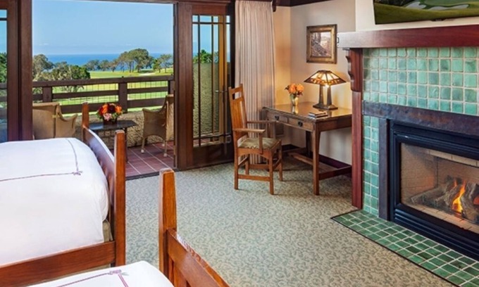 Torrey Pines Hotel | Secluded Oasis in Torrey Pines! Swimming Pool, Onsite Golf Course, Pets Allowed!