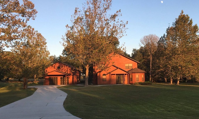 Wesley Chapel House | Secluded Resort Style Home- Country getaway