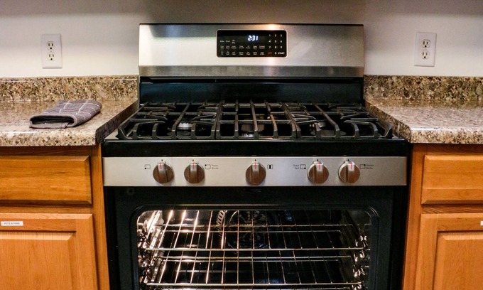 Bridgman House | Secluded Retreat with Heated Indoor Pool 5 min from the beach