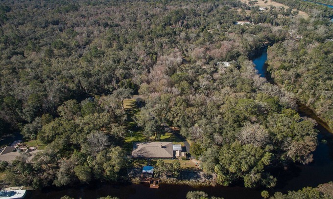 Crystal River House | Secluded riverfront w/heated pool - Sleeps 15 - Dog friendly!