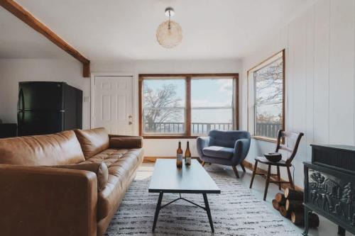 Dunlap House | Secluded rustic 2-bedroom cabin on nature retreat