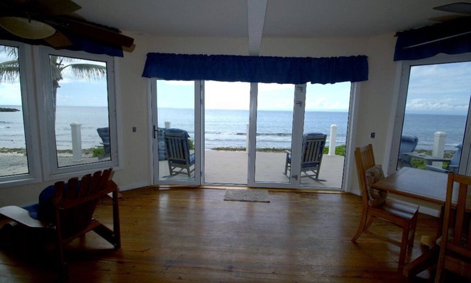 Isla de Utila House | Second Wind - Ocean Front - 1 bedroom with WOW Factor!