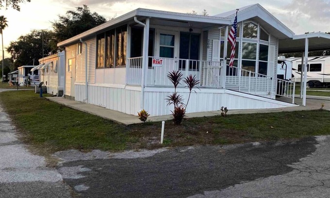 Clermont House | Secured Community w/3 pools, Golf. Lakes all around. 30 min from theme parks.