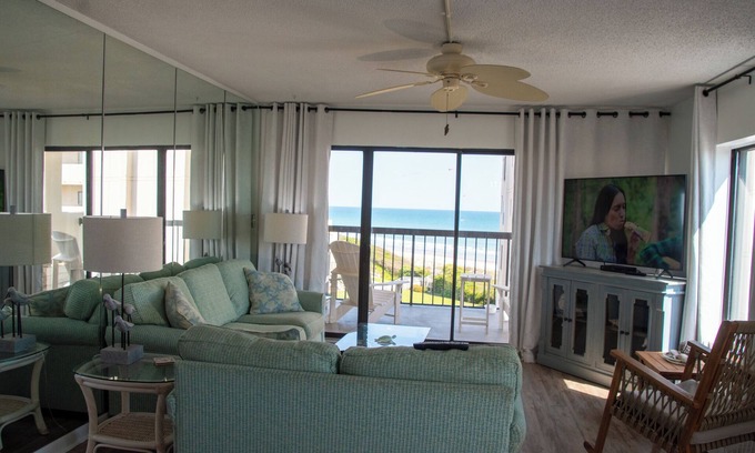 Emerald Isle Condo | See the Waves Crashing! 7 Night Min. In Season, 3 Night Min. Off Season