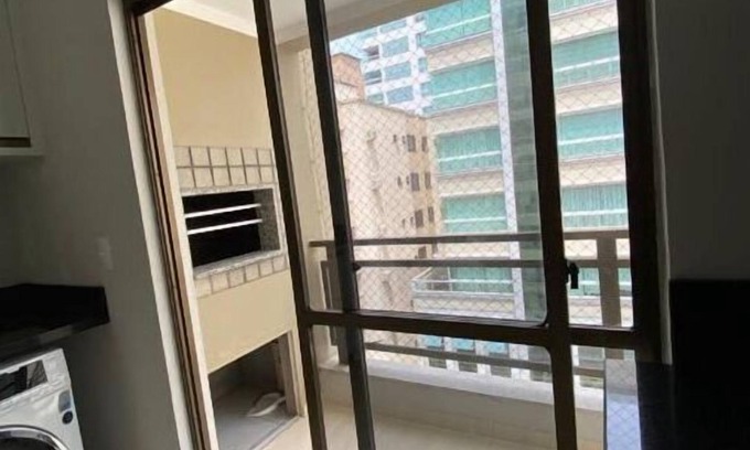 Castelo Branco Apartment | SEGURO, 2 QUARTOS, TODO REFORMADO, 200m DO MAR, WiFi