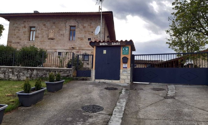 Narvaja Cottage | Self catering Lecea y Alianzas for 13 people