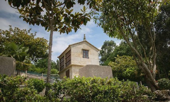 Cuntis Cottage | Self catering Antonio De Sofia for 12 people