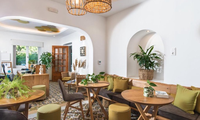 Adamas Hotel | Semiramis Guesthouse