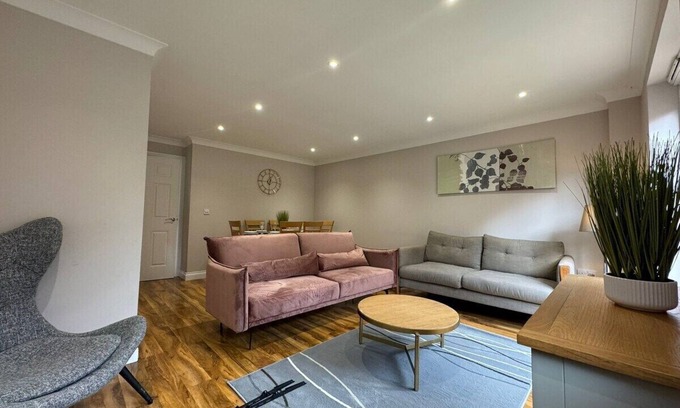 Swindon Apartment | September Disc Long Stay - Contractors