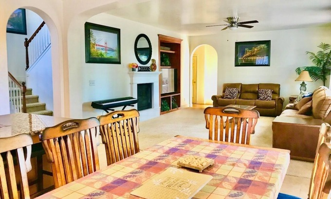 Visalia House | Sequoia Serenity: Charming 6/Br - fits 14