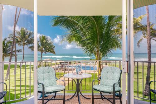 Maili Apartment | *SERENDIPITY ON THE MOANA - Legal & Oceanfront - Great for Work & Play!*