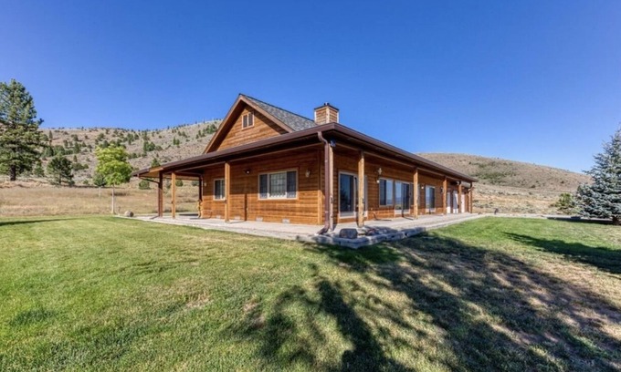 Portola Cabin | Serene 12 acre mountain escape