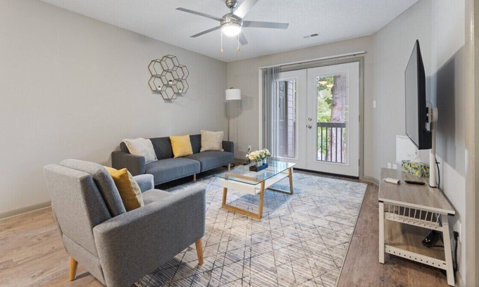 Carrboro Apartment | Serene 2BD 2BA | 5 min UNC | On-Site Gym