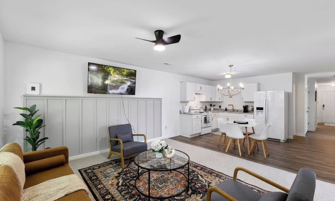 Burlington House | Serene 4BR Ranch near ELON UNI - Sleeps 8!