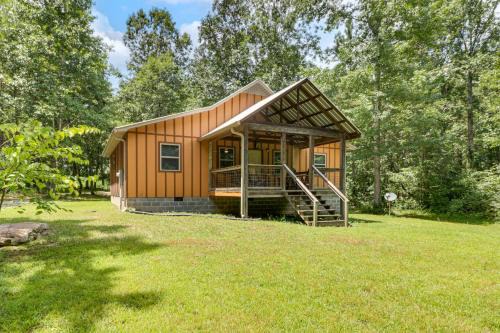 Fort Payne House | Serene and Secluded Alabama Cabin with Covered Deck!