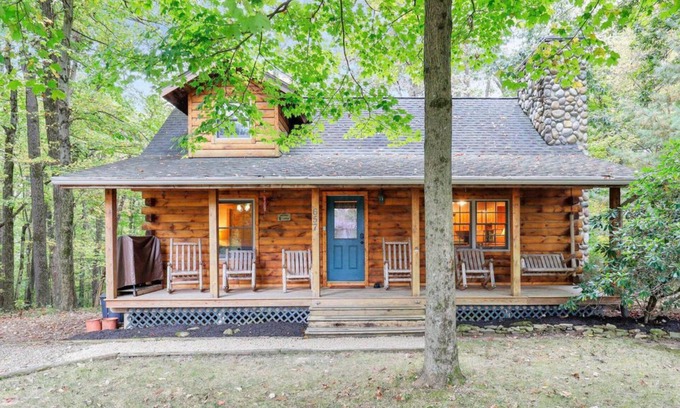 Apple Valley Cabin | Serene cabin at Apple Valley Lake