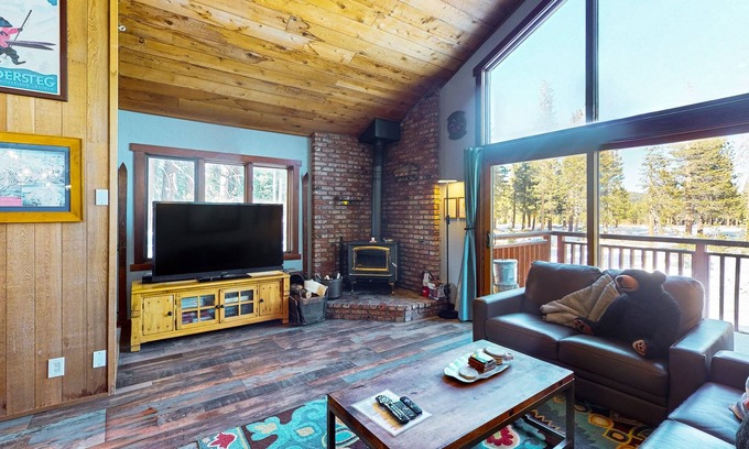 Mammoth Lakes Condo | Serene condo w/pool and hot tub access, fireplace, & minutes from slopes/trails