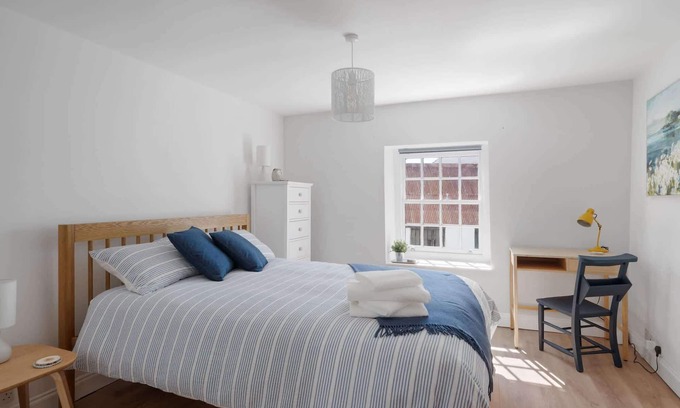 Topsham House | Serene Cottage Nr the Waterfront, Topsham