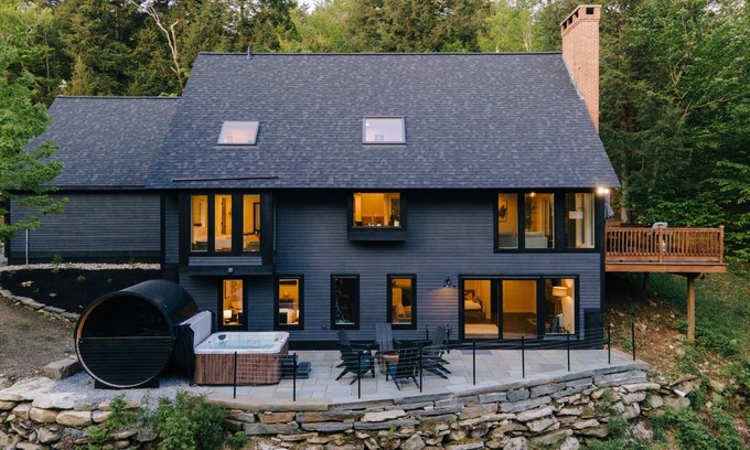 Stratton Mountain House | Serene Escape | Comfort & Luxury | A/C | Hot Tub | Sauna | Golf Getaway