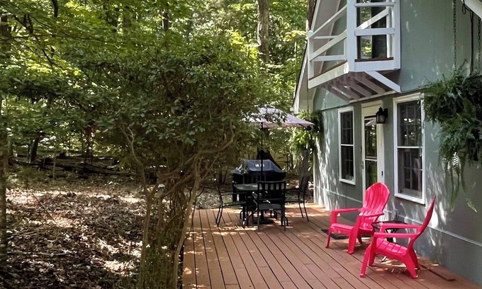 Durham House | ★ Serene Forest Home ★ Near Duke & Trails ★ Dog Friendly★ Families Welcome ★