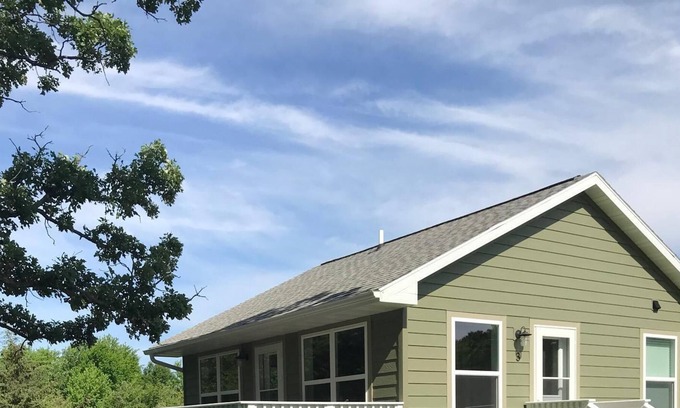 Green Lake Cabin | Serene Hilltop Escape - Lake Views!!