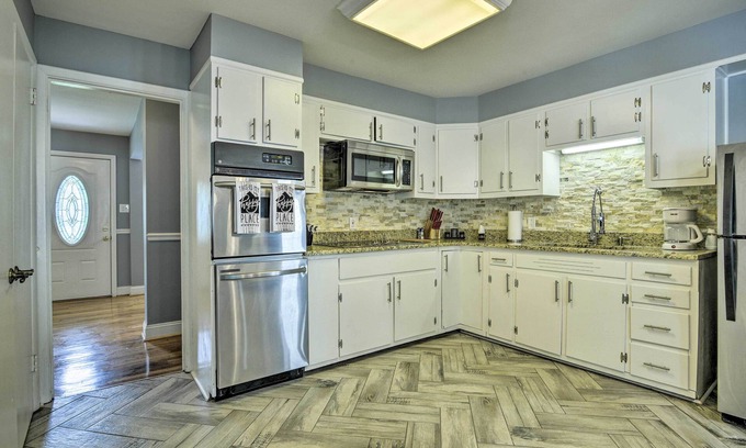 Greensboro Cottage | Serene Home on Pond - 5 Mi to Dtwn Greensboro