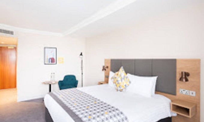 Leicester Hotel | Serene hotel with AC in charming Leicester