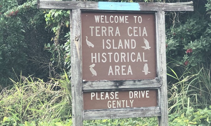 Palmetto Cottage | Serene Island Cottage Waterfront Haven-pet friendly.