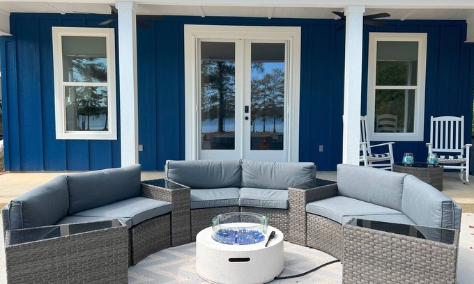 McNeill Cottage | Serene lakefront cottage