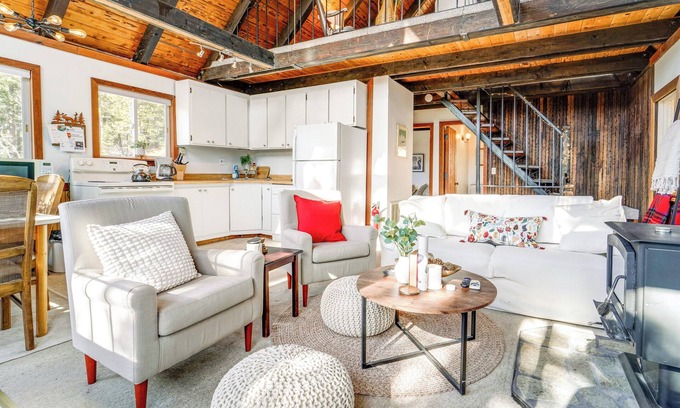 Serene Lakes Cabin | Serene Lakes Cabin w/Deck: Dog Friendly!