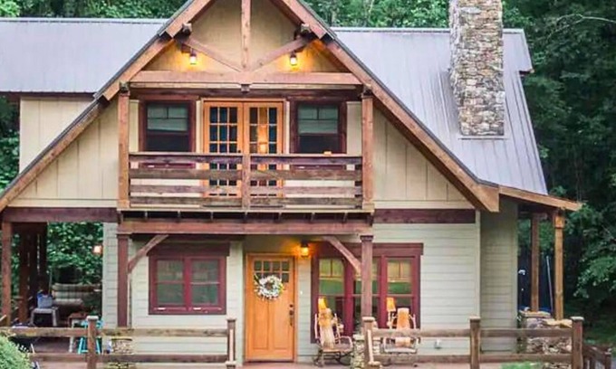 Lupton City House | Serene Mountain Hideaway: Hot Tub & Pizza Oven