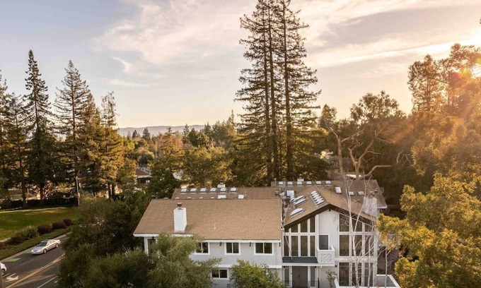 Menlo Park Apartment | Serene Oasis in Menlo Park's Finest Neighborhood