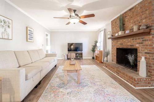 Irmo House | Serene on Sonning- Close to I-26- 20 Mins to Midtown