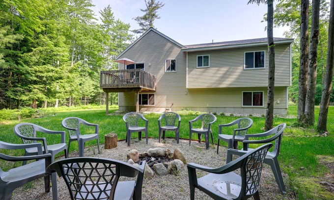 Pentwater House | Serene Pentwater Getaway w/Yard Near Lakes