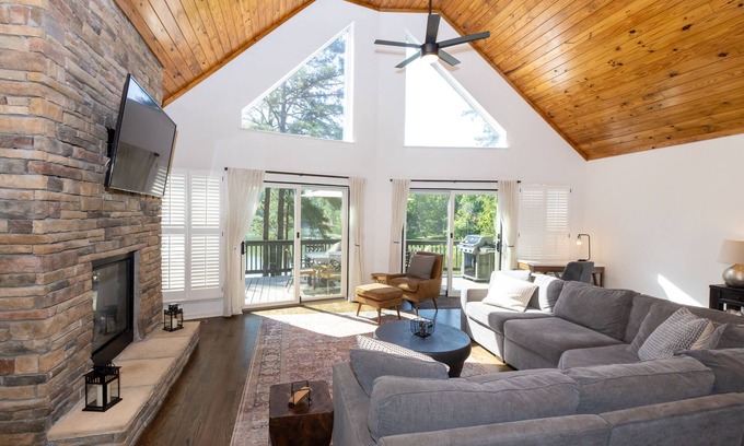 Lake Oconee House | Serene Private Lake Oconee Home - Modern Amenities