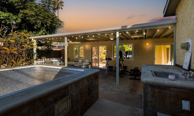 Harbor House | Serene Retreat in East Long Beach