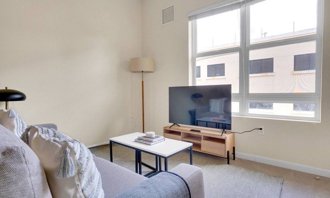 San Bruno Apartment | Serene San Bruno 1BR w/Pool, Gym & W/D, near highways, by Blueground