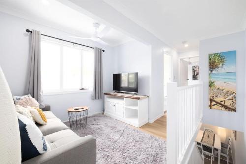 Southport House | Serene Southport Getaway Walk to Beach Shops