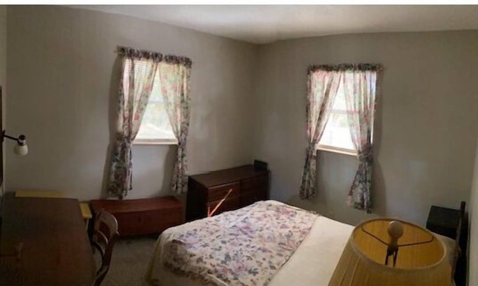 Georgetown House | Serene waterfront bungalow with AC in central Florida