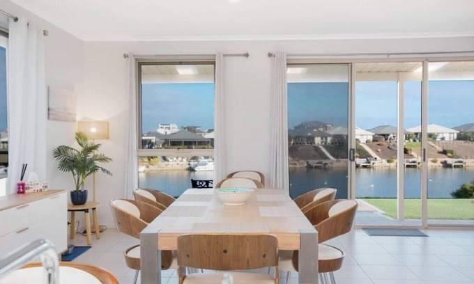 Nangkita House | Serenity 24 Waterfront Living on Hindmarsh Island