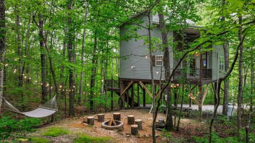 Fort Payne House | Serenity Escape Treehouse on 14 acres near Little River Canyon