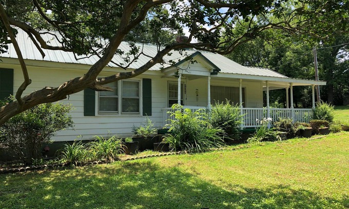 Greenwood House | Serenity House: 4 or 5 bedrooms, large patio, parking for work vehicles.