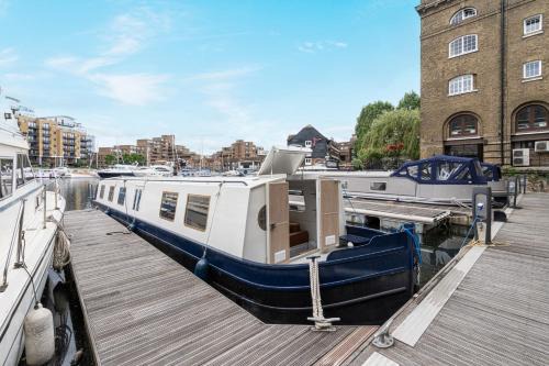 Tower Hill Boat Rental | Serenity in the Heart of London