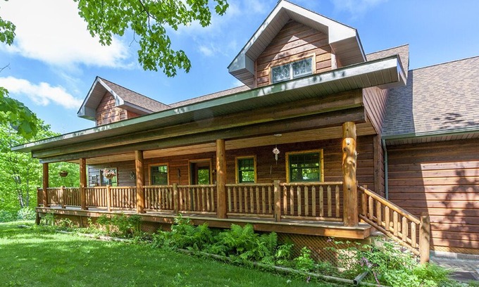 Duluth House | Serenity Lodging- Large Peaceful Home-10 miles from the Heart of Downtown